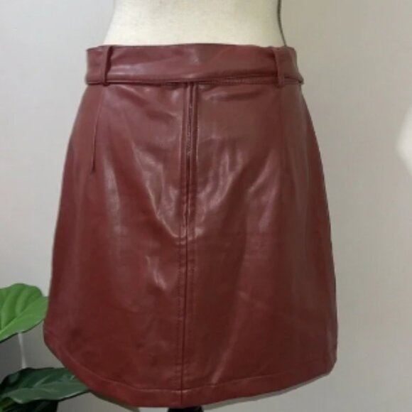 Abercrombie & Fitch Brown Vegan Faux Leather Mini Skirt Sz. Medium NWOT - Picture 3 of 7